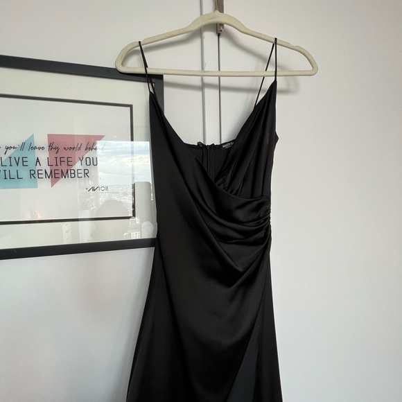 Satin V neck Slit Maxi Dress (Nasty Gal Size 2) - Picture 4 of 8